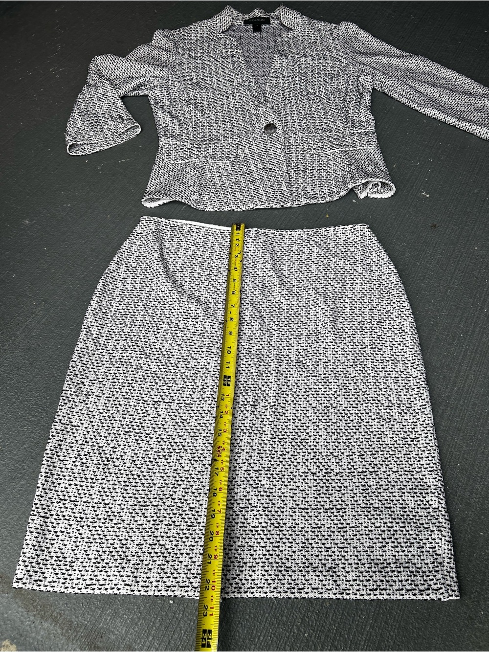 St. John Black and White Tweed Pencil Skirt Set - Picture 11 of 15
